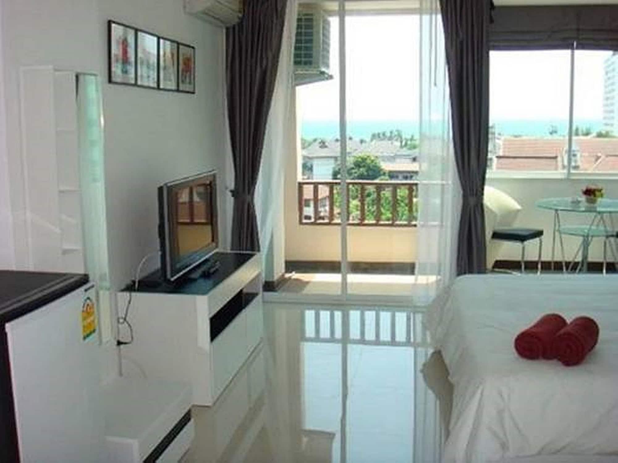 Grand Residence Jomtien Exterior photo