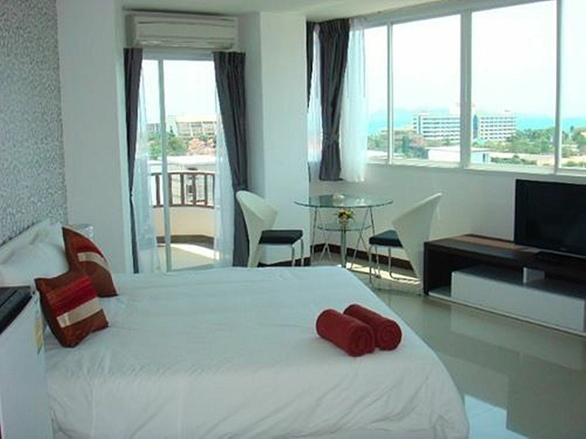 Grand Residence Jomtien Exterior photo