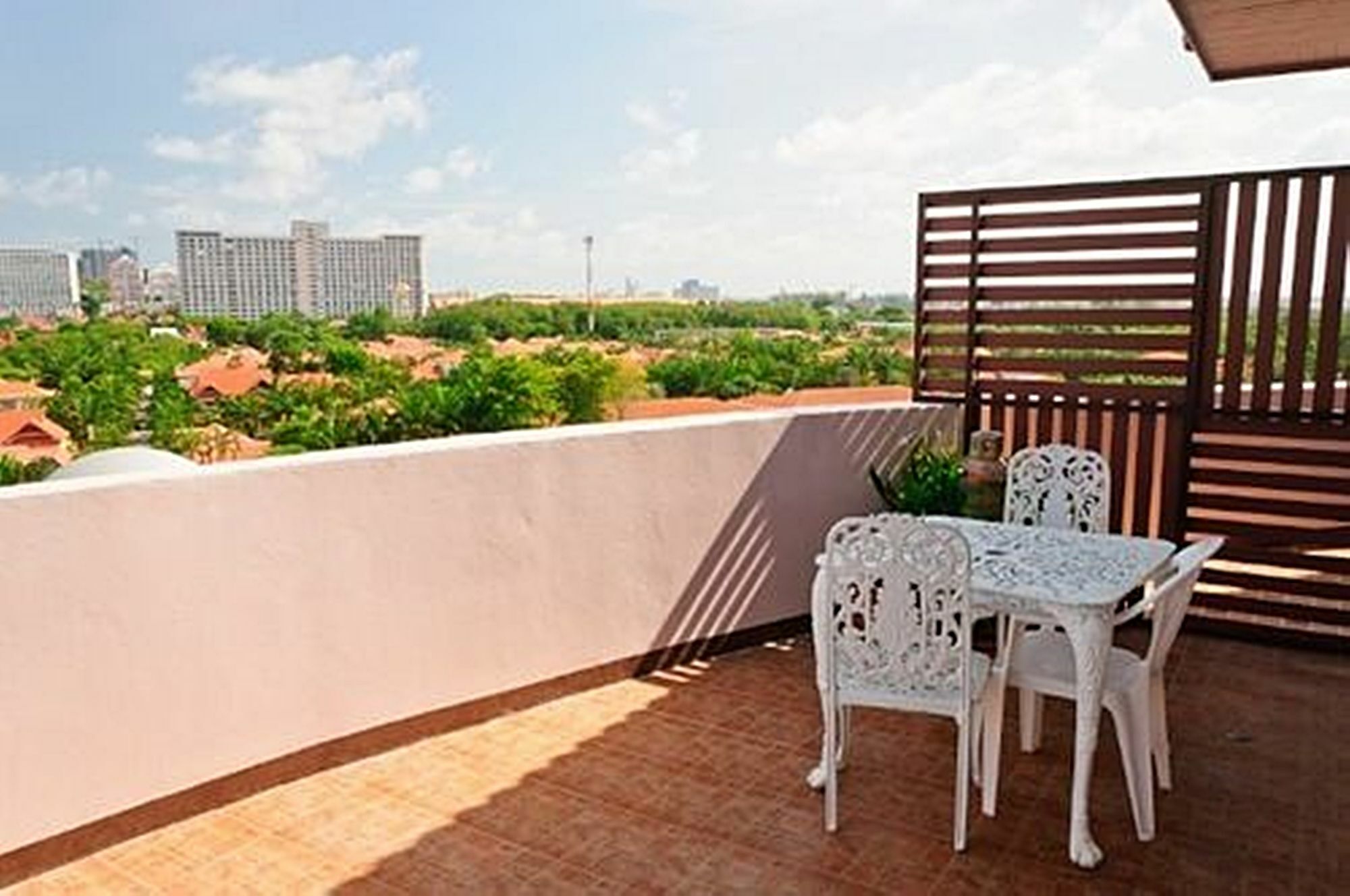 Grand Residence Jomtien Exterior photo